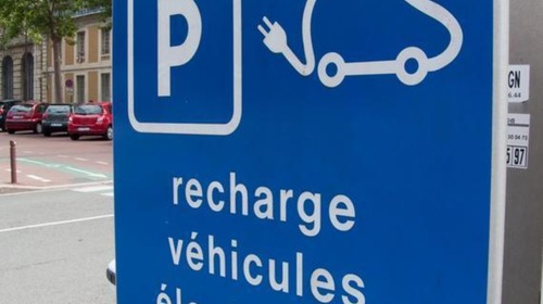 Automobile propre : bientôt une borne de recharge à BRAS